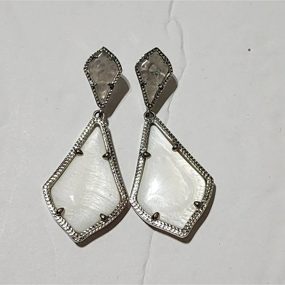 Kendra Scott Alexis mother‎ of pearl clear with silver post dangle drop earrings